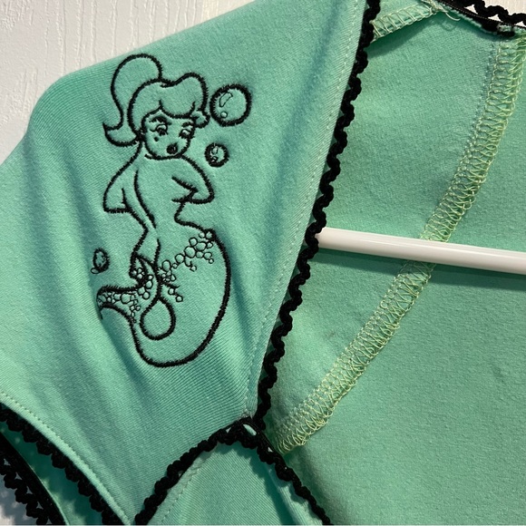 Pinup Girl Clothing - Luscious Dress in Mint with Mira the Mermaid Size M - Picture 3 of 5